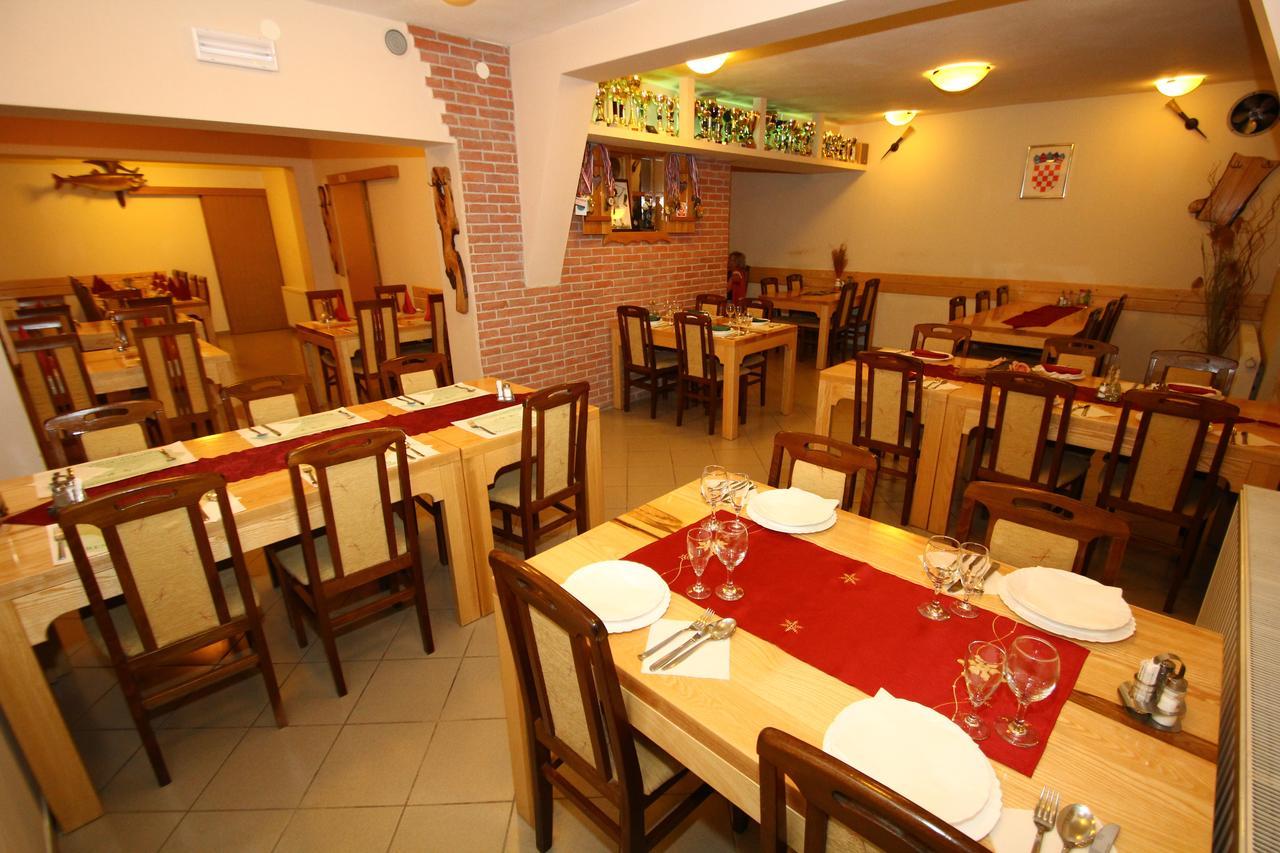 Kod Ribica Bed and Breakfast Jasenovac Εξωτερικό φωτογραφία